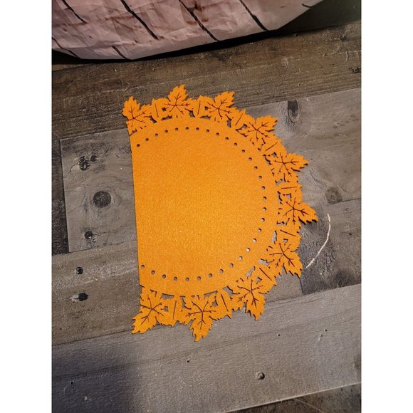 Felt orange leaf leaves Fall table decor - Picture 4 of 4